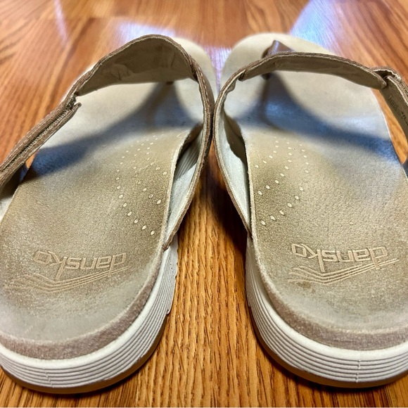 Dansko Cece Sand Burnished Calf Thong Sandals Women’s 40 EU/ 9.5-10 US - Picture 3 of 7